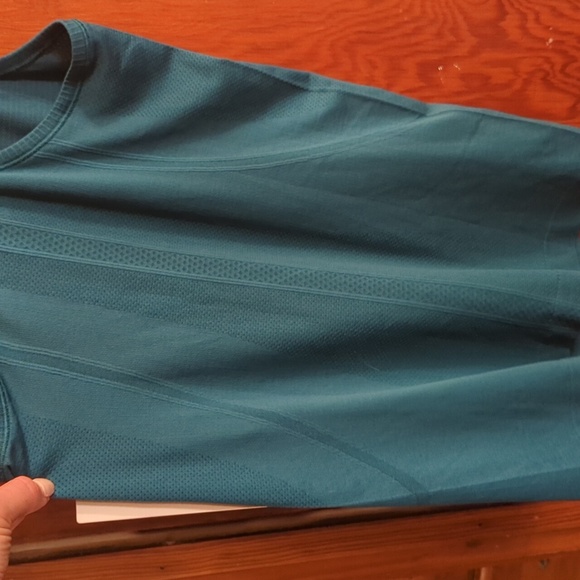 NWT Lululemon Swiftly Tech Racerback Size 6 Laguna - Picture 8 of 8